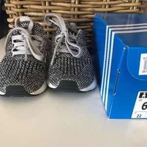 ADIDAS SWIFT RUN Shoes